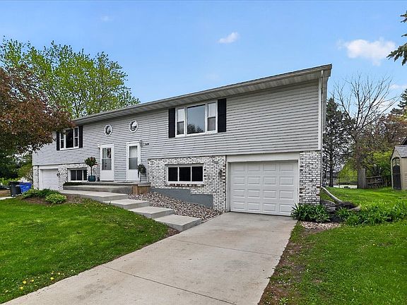 3rd image of 2660-2658 Chesapeake Dr