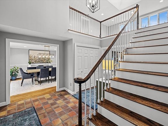 4th image of 102 Spring Ln