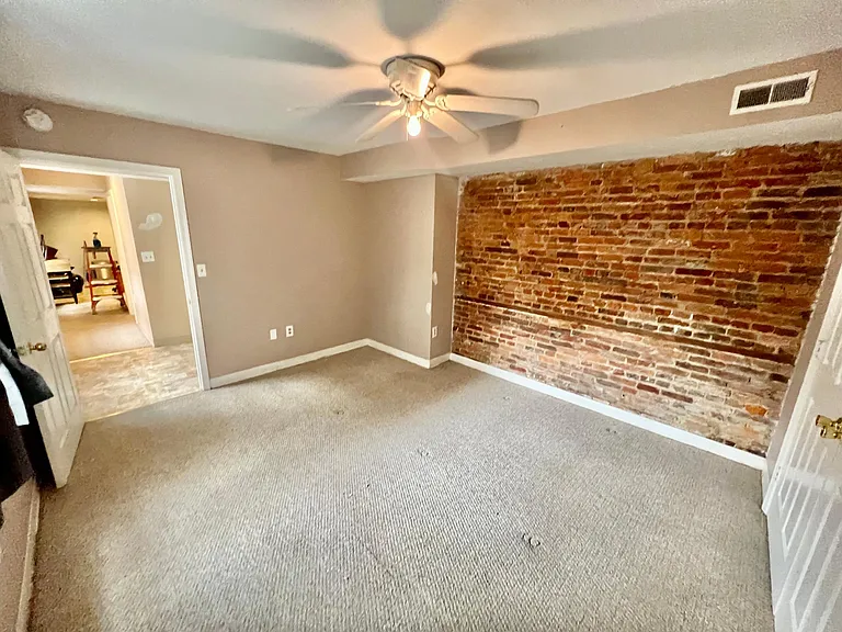 109 S Washington St — Photo 18