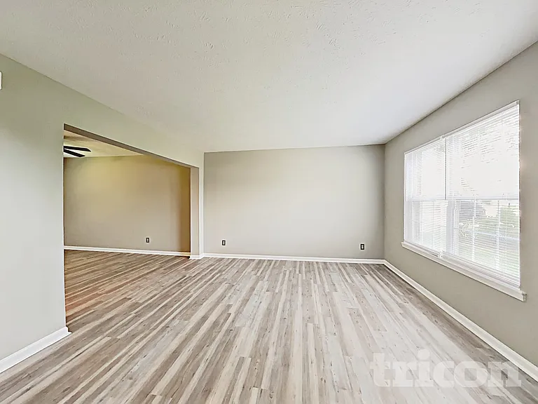 3210 Crestwell Dr — Photo 3
