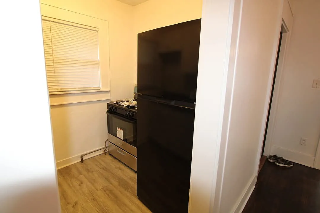 1020 25th St -6 Plex — Photo 2