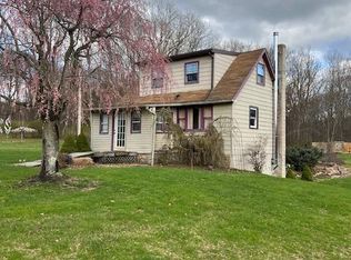 37 Erhardt Rd, Fleetwood, PA 19522