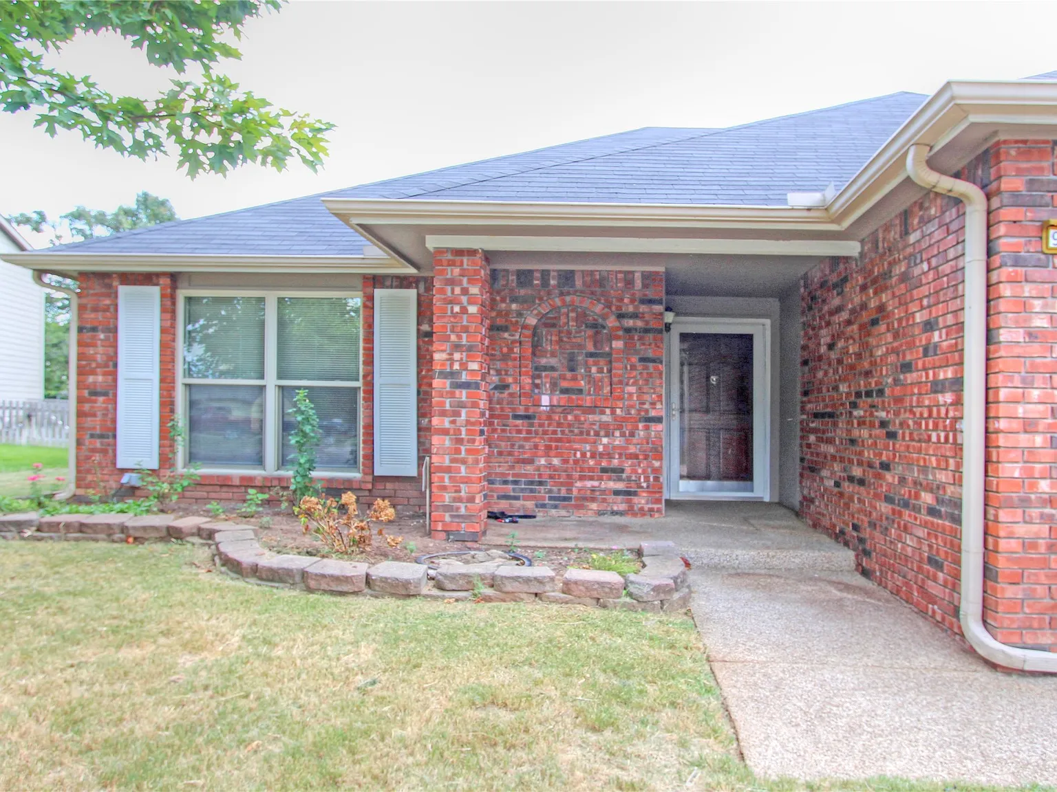 3 bed, 2.0 bath, 1398 sqft, $1,700 — Photo 3