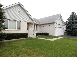 439 Badger Ln, Oswego, IL 60543