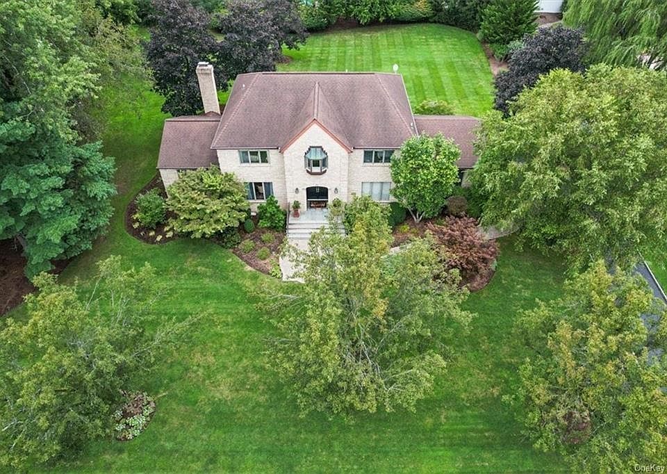 1st image of 5 Quail Hollow Lane
