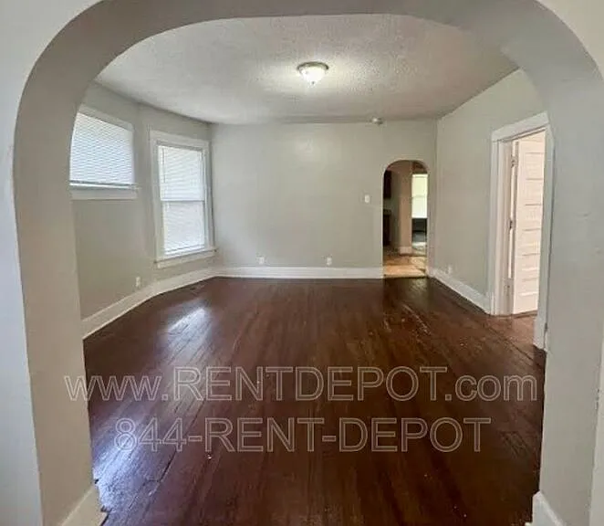 613 E Gum St — Photo 4