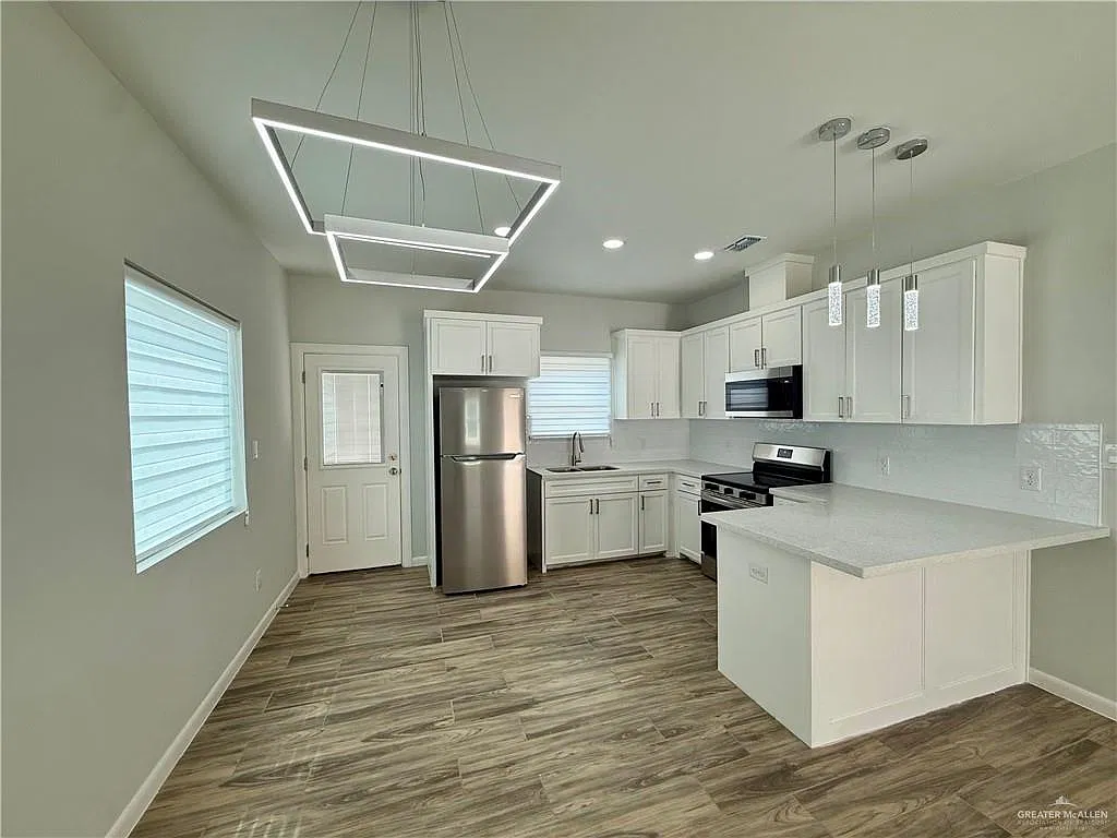 3 bed, 2.0 bath, 1190 sqft, $1,300 — Photo 4