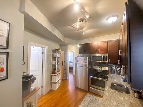 2156 W. Grace St. / 3805-07 N. Leavitt St. Photo 1