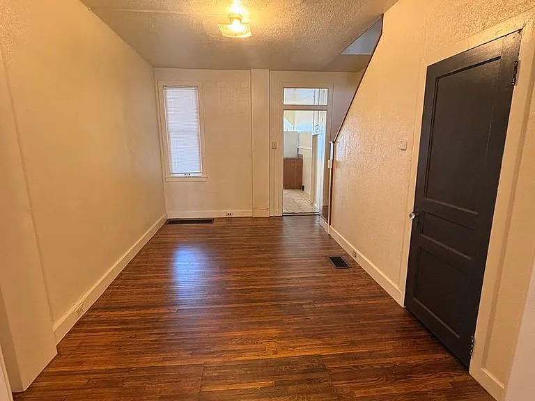 144 E Maple St — Photo 4