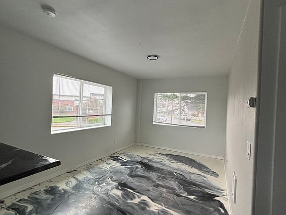 5th image of 530 Emerson Ave #5