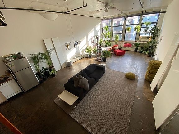 4th image of 240 Wythe Ave #400