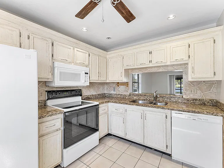 5171 Tennis Ln — Photo 2