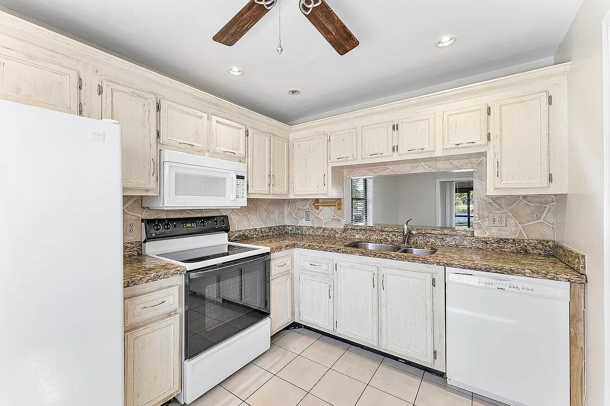 Building Photo - 5171 Tennis Ln