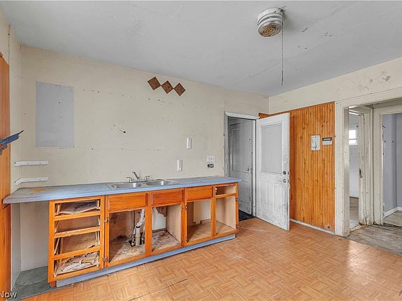 5th image of 11701 Gay Ave