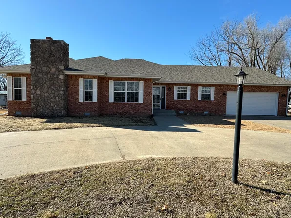 1013 S Lillian Avenue, Bolivar, MO 65613