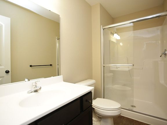 Full bathroom on 1st floor