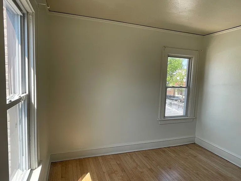 5911 W Burnham St — Photo 10
