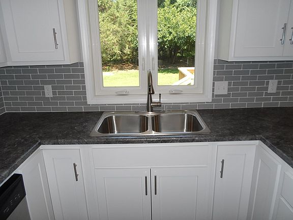 5th image of 3551 Laura Ave