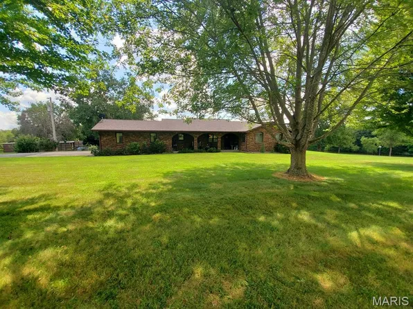 29401 170th St, Canton, MO 63435