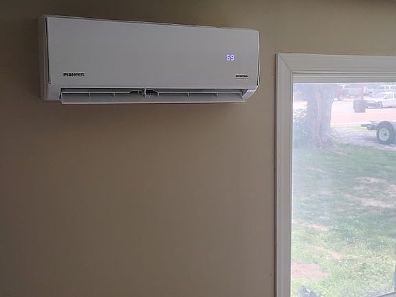 Living rm w/ 12K mini-split
