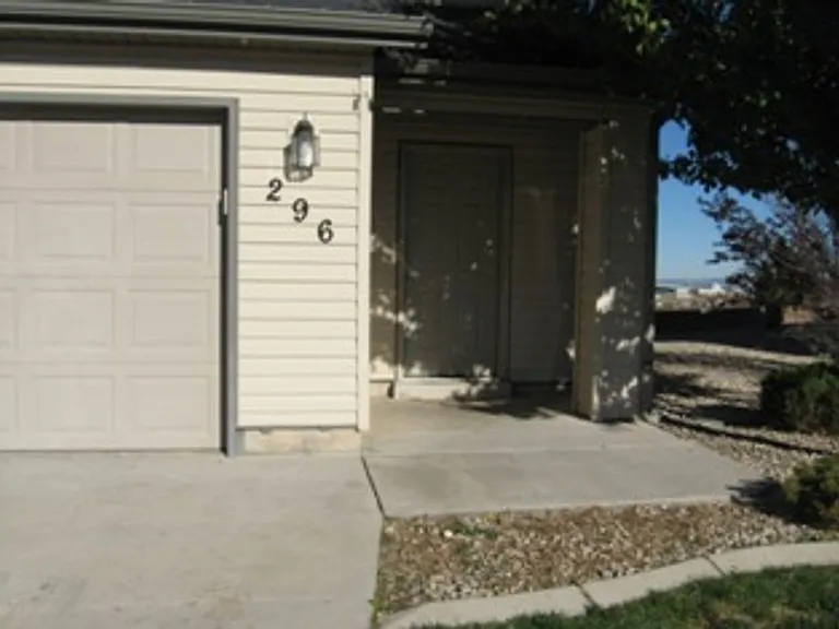 296 N Torrey Pines Cir — Photo 2