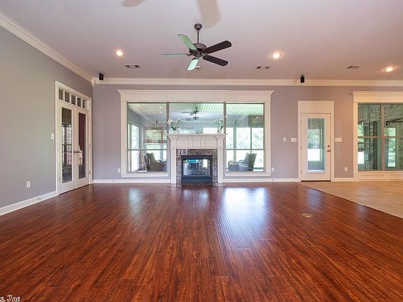 5th image of 207 Marseille Dr