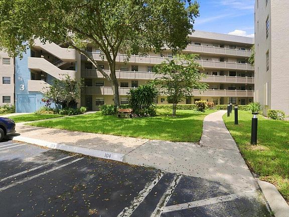 2nd image of 1100 COLONY POINT Circle #121