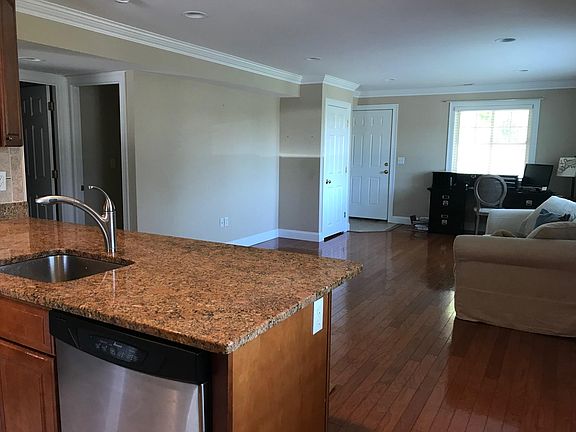 4th image of 33 Starr Dr W APT 6