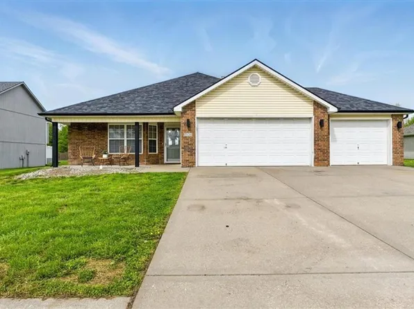 706 SW Woodland Cir, Grain Valley, MO 64029