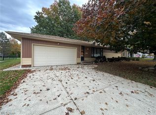 2707 E Asplin Dr, Rocky River, OH
