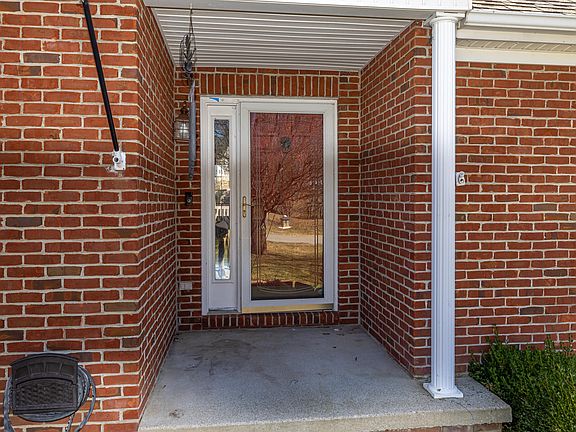 3rd image of 114 Eagle Bend Dr