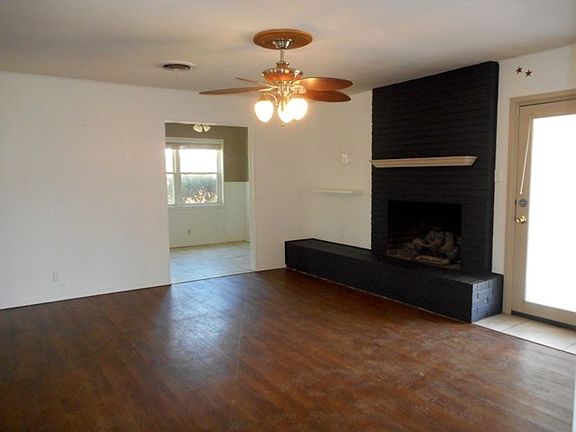 3rd image of 2514 Goddard Dr