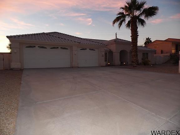 2nd image of 921 Fremont Pl