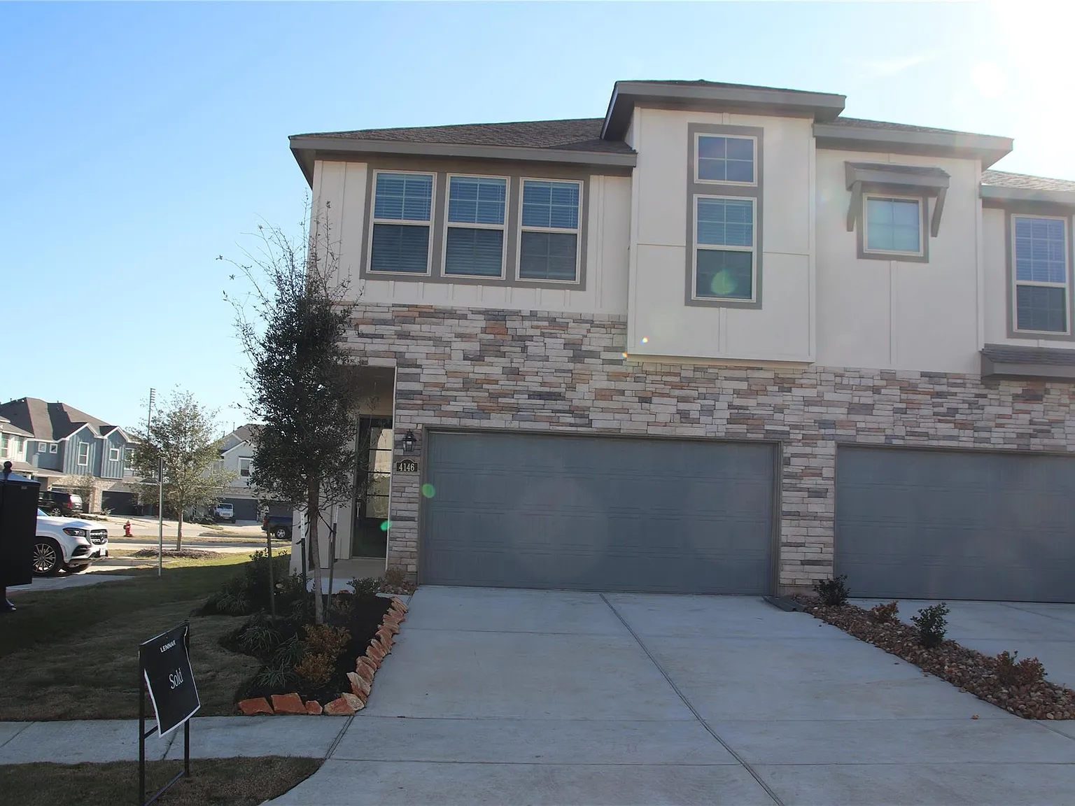 3 bed, 2.5 bath, 1897 sqft, $2,300 — Photo 2