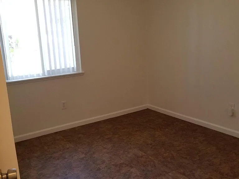 645 Parker St — Photo 7