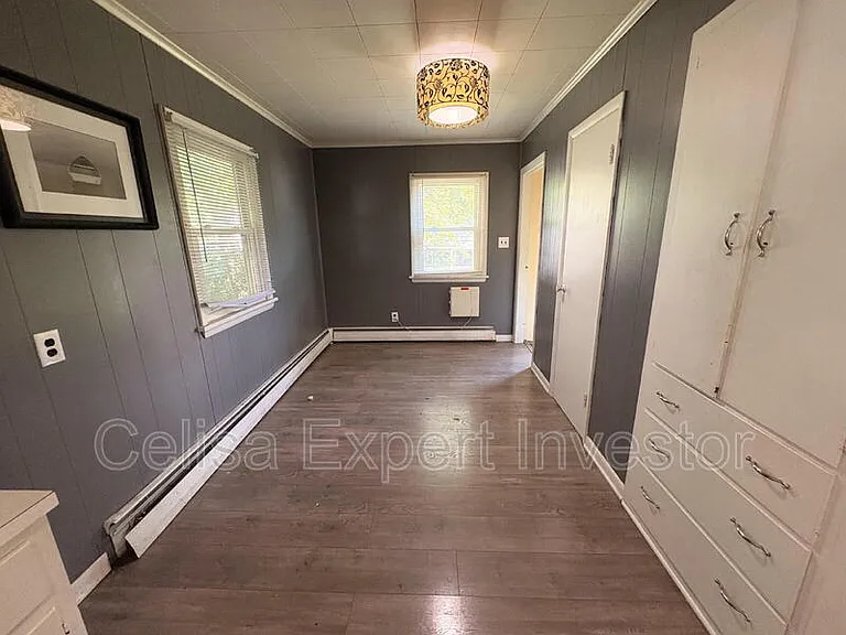 654 Florence Ave — Photo 4