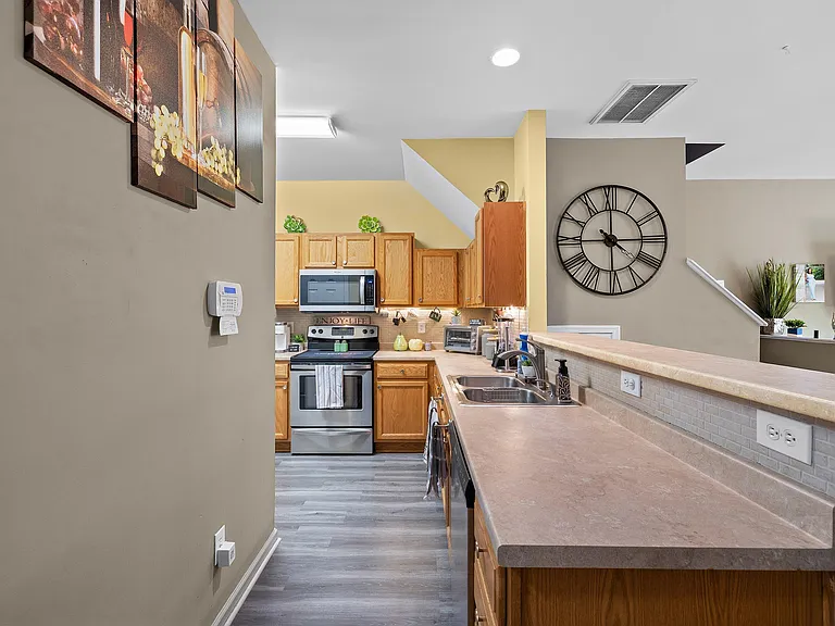 1210 Hadel Pl — Photo 8