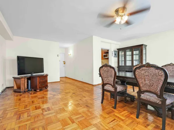 6 Fordham Hill Oval image 9 of 25