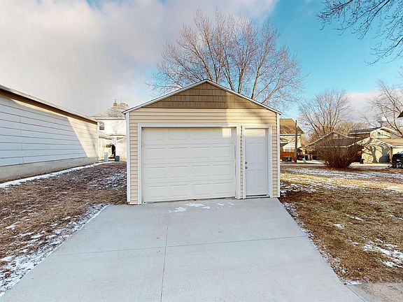 2nd image of 605 Cherokee St