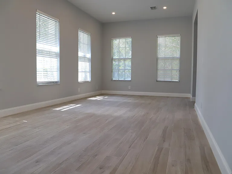 806 NW 82nd Pl — Photo 13