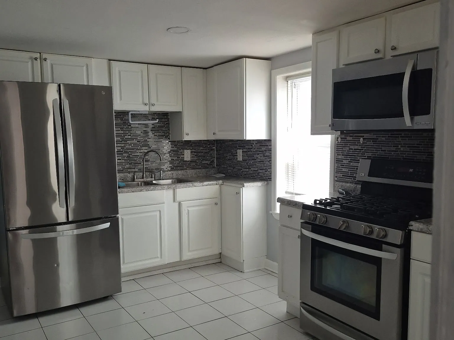 3 bed, $1,500 — Photo 3