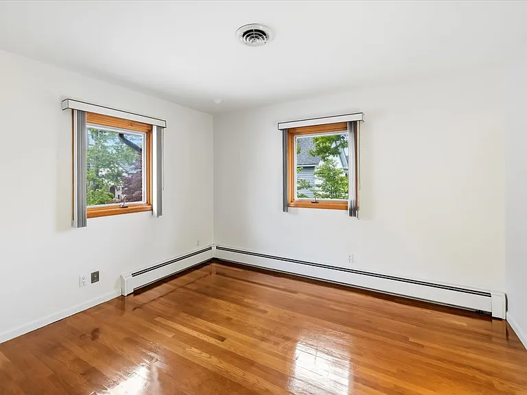 535 Summit St — Photo 18