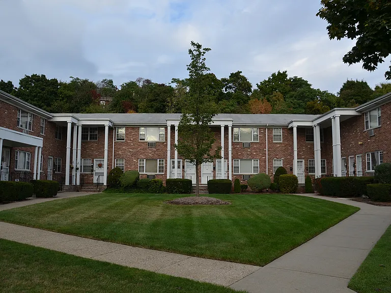 Pompton Hills — Photo 7
