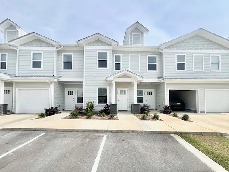 107 Date Palm Ln — Photo 1