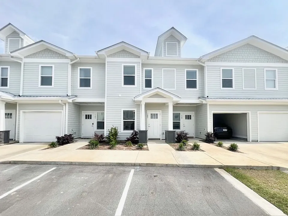 107 Date Palm Ln