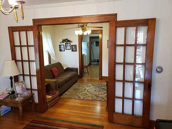 3rd image of 520 Selden St