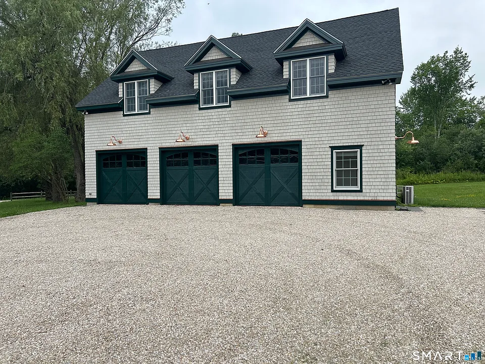 19 Robin Hill Ln