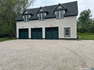 19 Robin Hill Ln, Lakeville, CT 06039