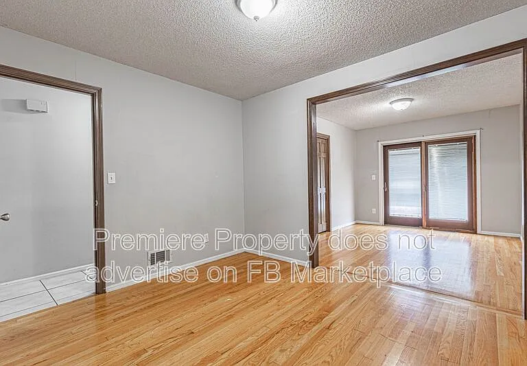 4327 Sterling Ave — Photo 7