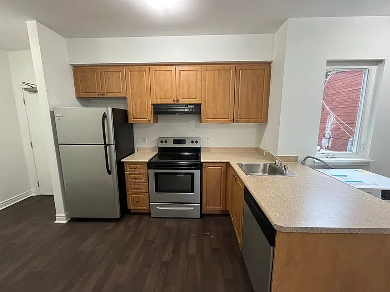 940 Bloor St W #202 — Photo 7